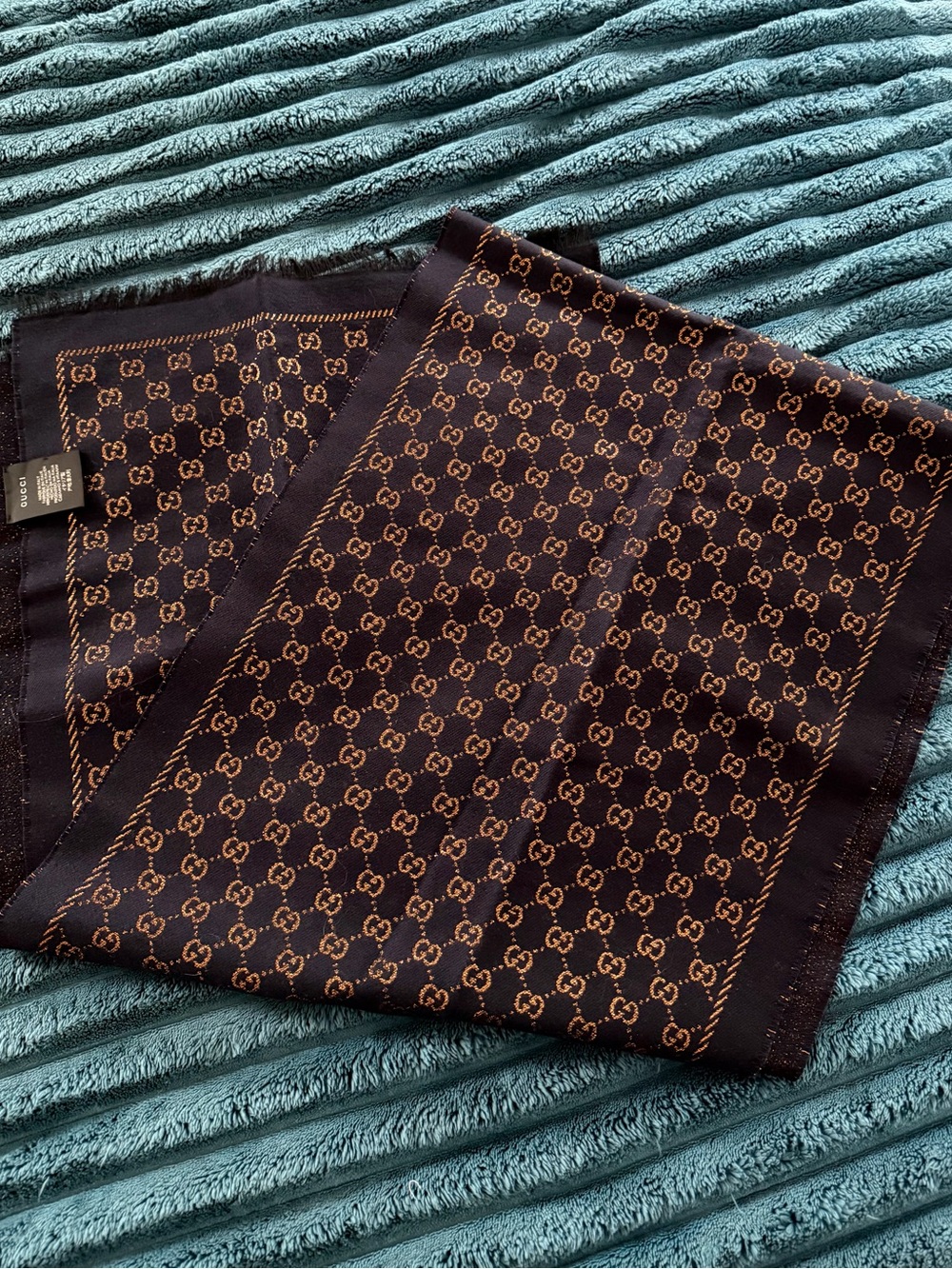 Gucci wool/silk metallic scarf 💙